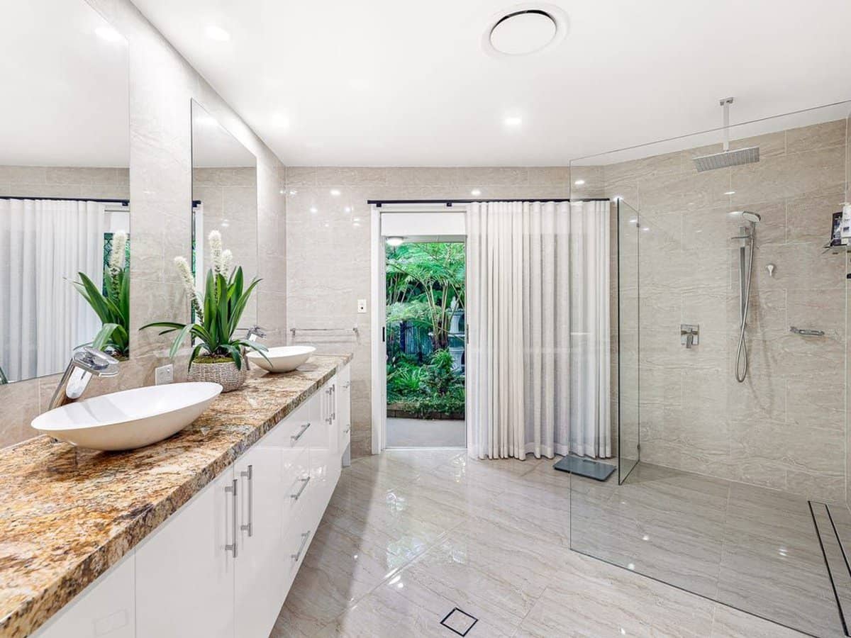 40-42 Midnight Court, Runaway Bay - Thumbnail 13