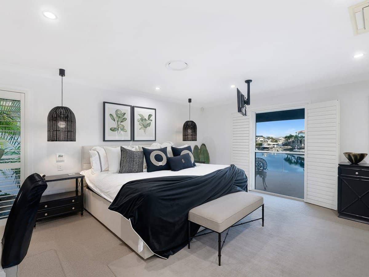 40-42 Midnight Court, Runaway Bay - Thumbnail 14