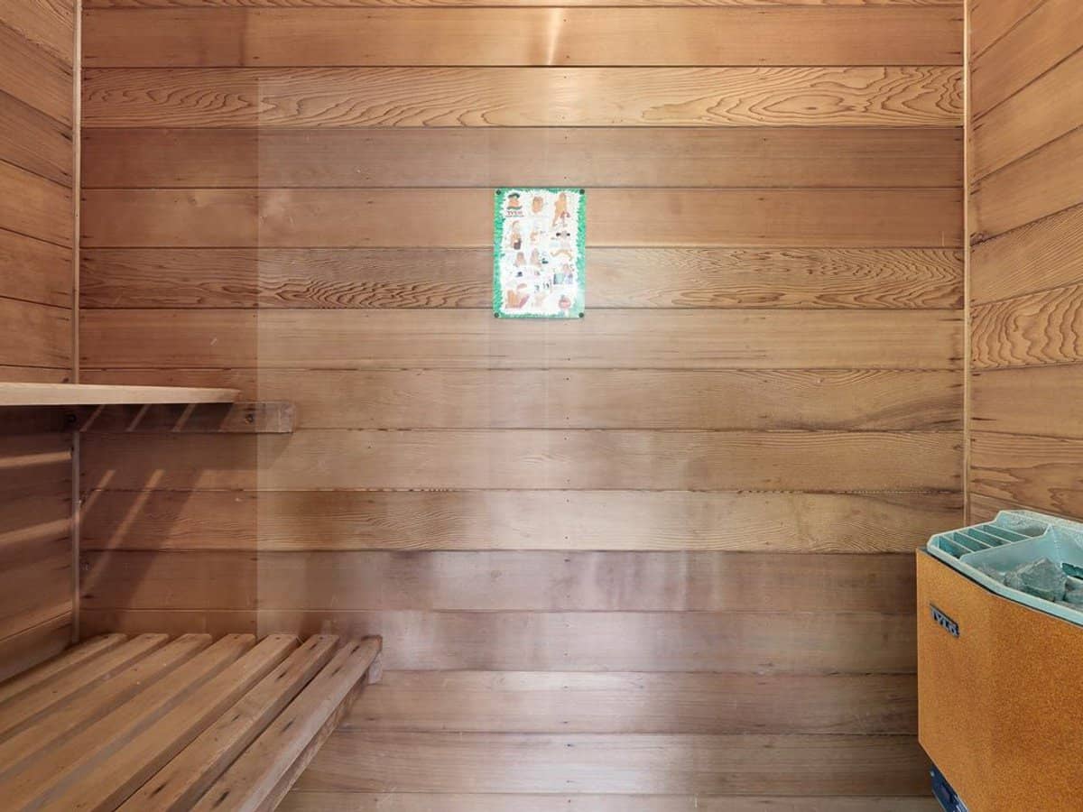 40-42 Midnight Court, Runaway Bay - Thumbnail 17