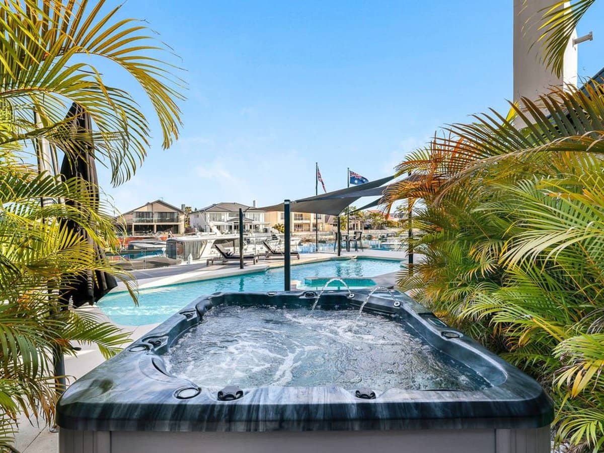 40-42 Midnight Court, Runaway Bay - Thumbnail 18