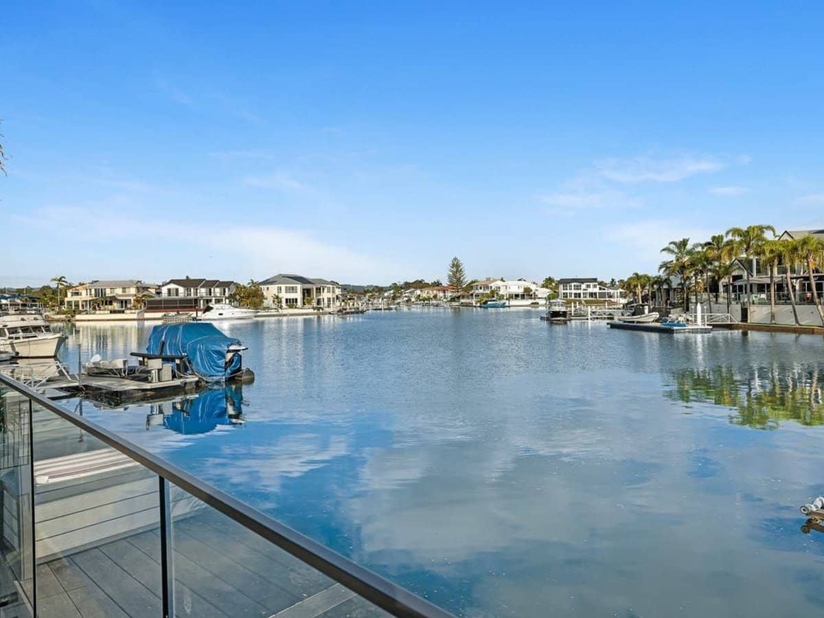 40-42 Midnight Court, Runaway Bay - Thumbnail 20