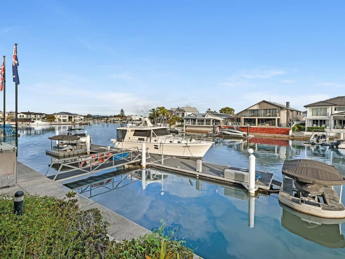 40-42 Midnight Court, Runaway Bay - Thumbnail 23