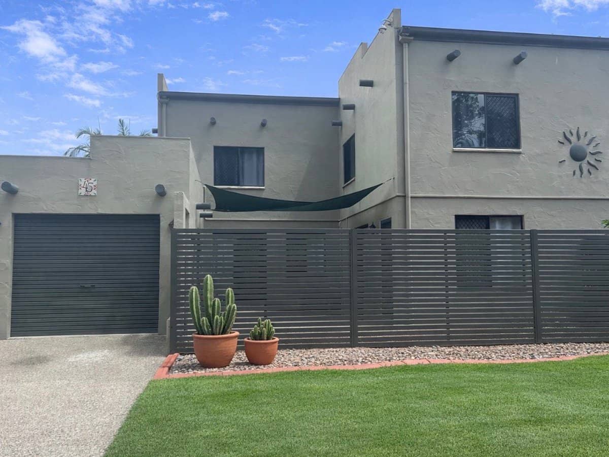 61 Harburg Drive, BEENLEIGH - Thumbnail 1