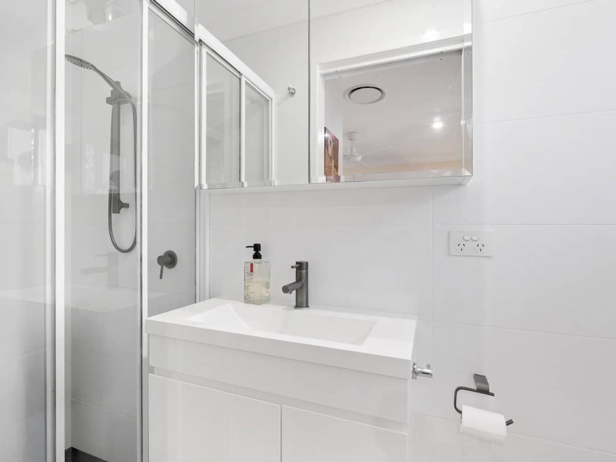 209 Sunshine Boulevard, Mermaid Waters - Thumbnail 11