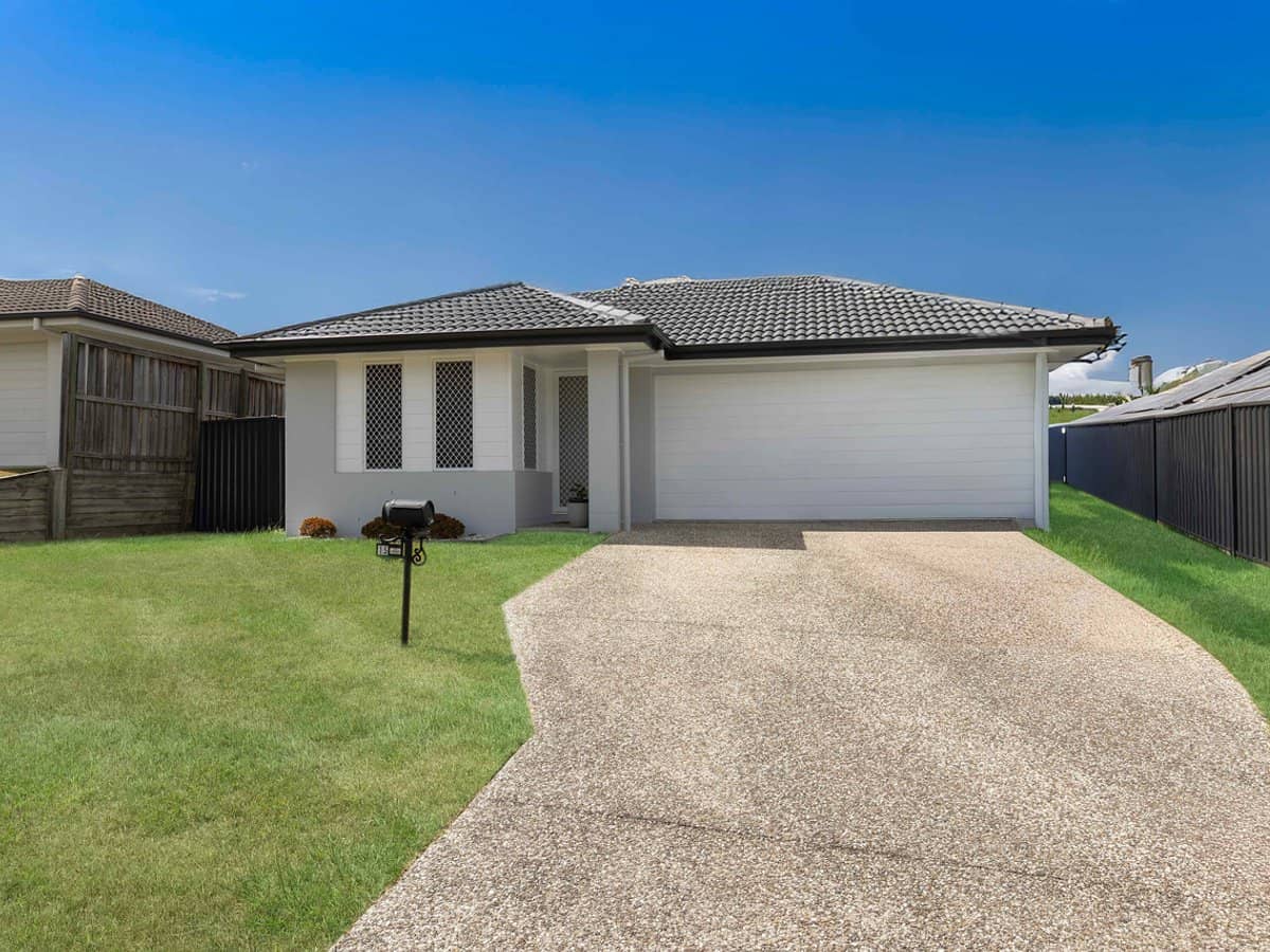 15 Hawkesbury Avenue, PACIFIC PINES - Thumbnail 1