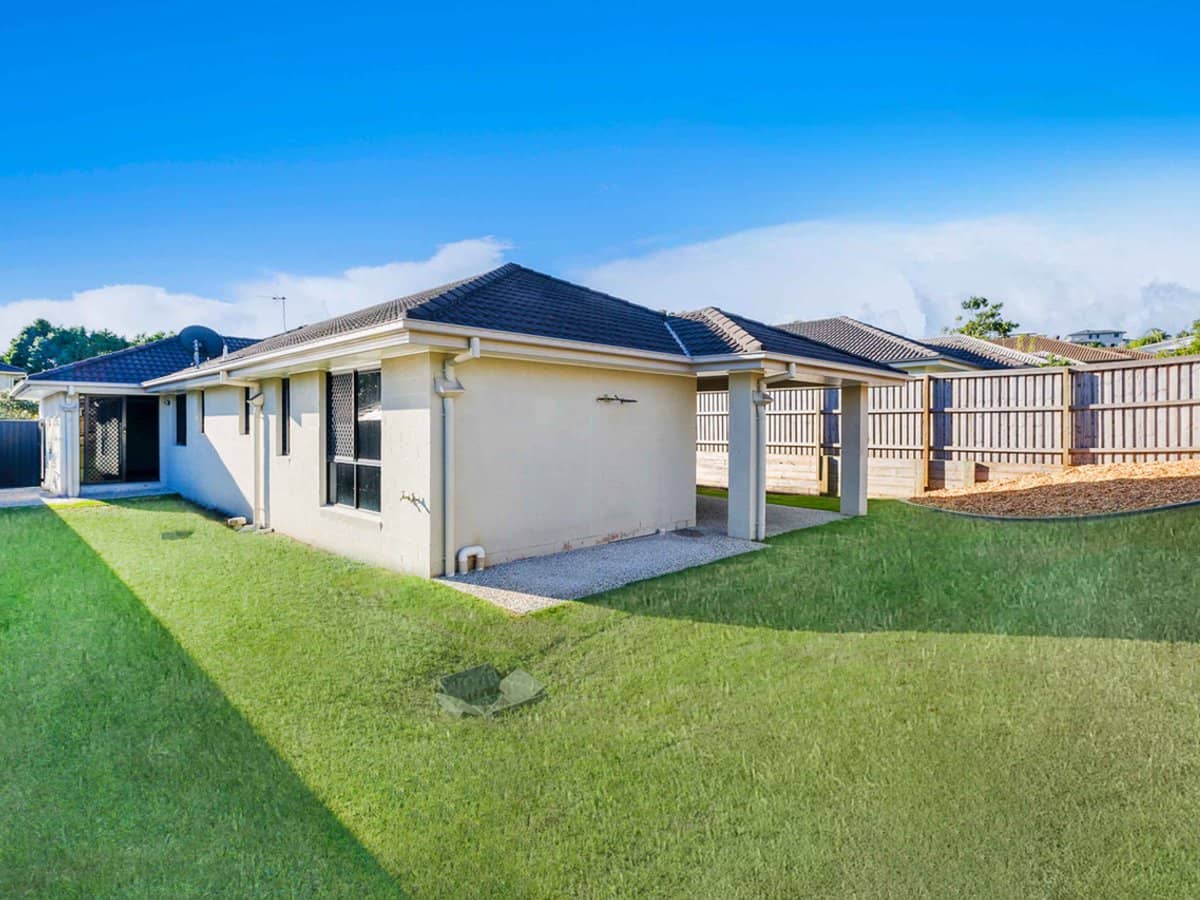 15 Hawkesbury Avenue, PACIFIC PINES - Thumbnail 3