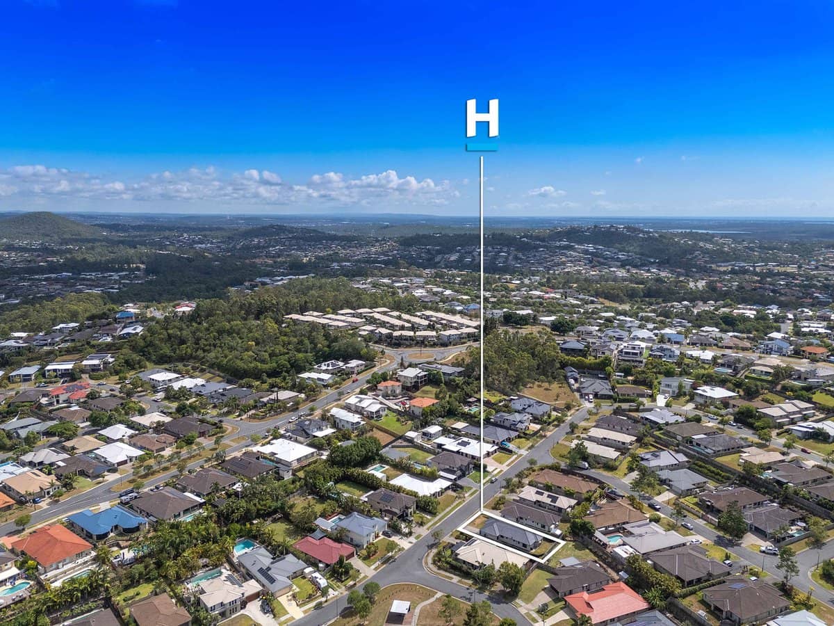 15 Hawkesbury Avenue, PACIFIC PINES - Thumbnail 4