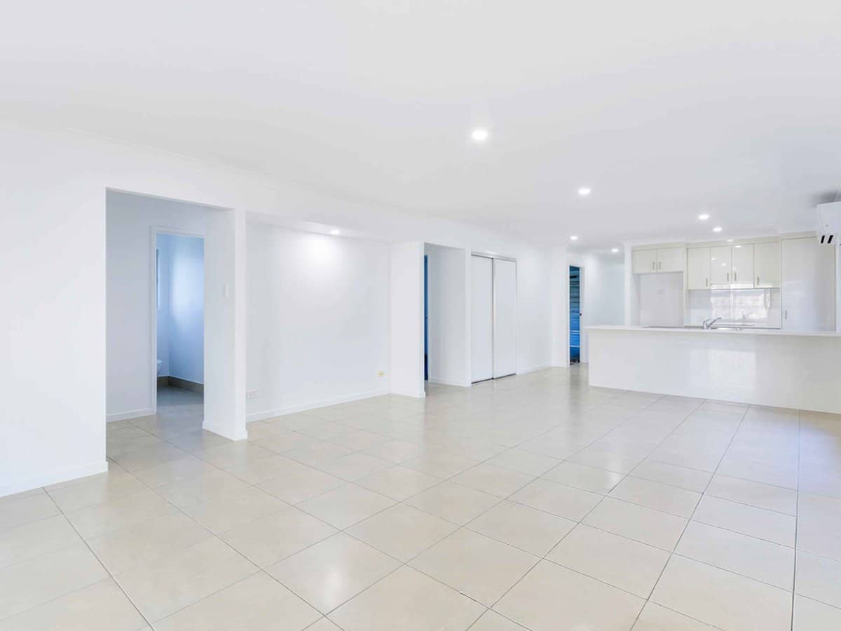 15 Hawkesbury Avenue, PACIFIC PINES - Thumbnail 5