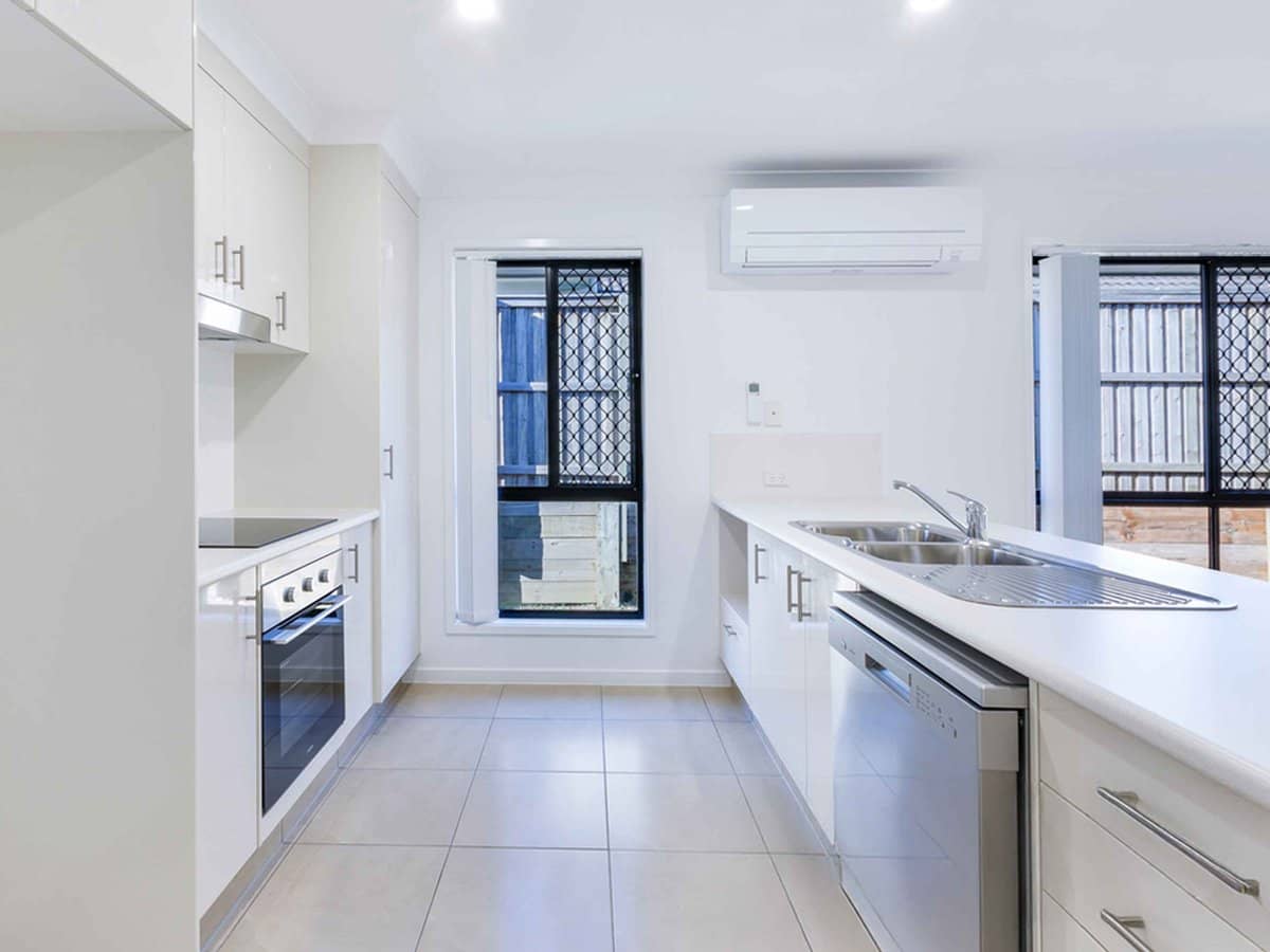 15 Hawkesbury Avenue, PACIFIC PINES - Thumbnail 6