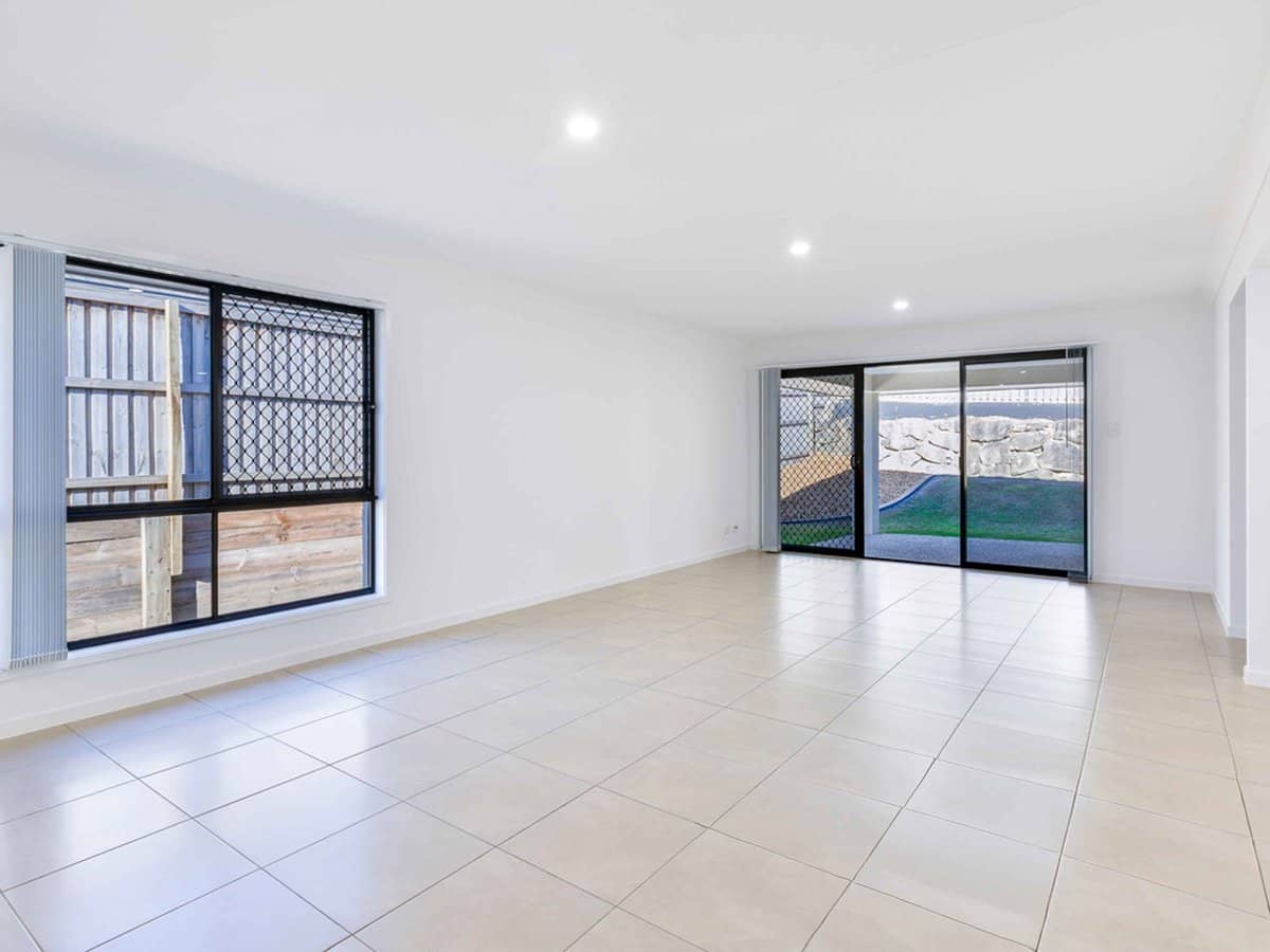 15 Hawkesbury Avenue, PACIFIC PINES - Thumbnail 8