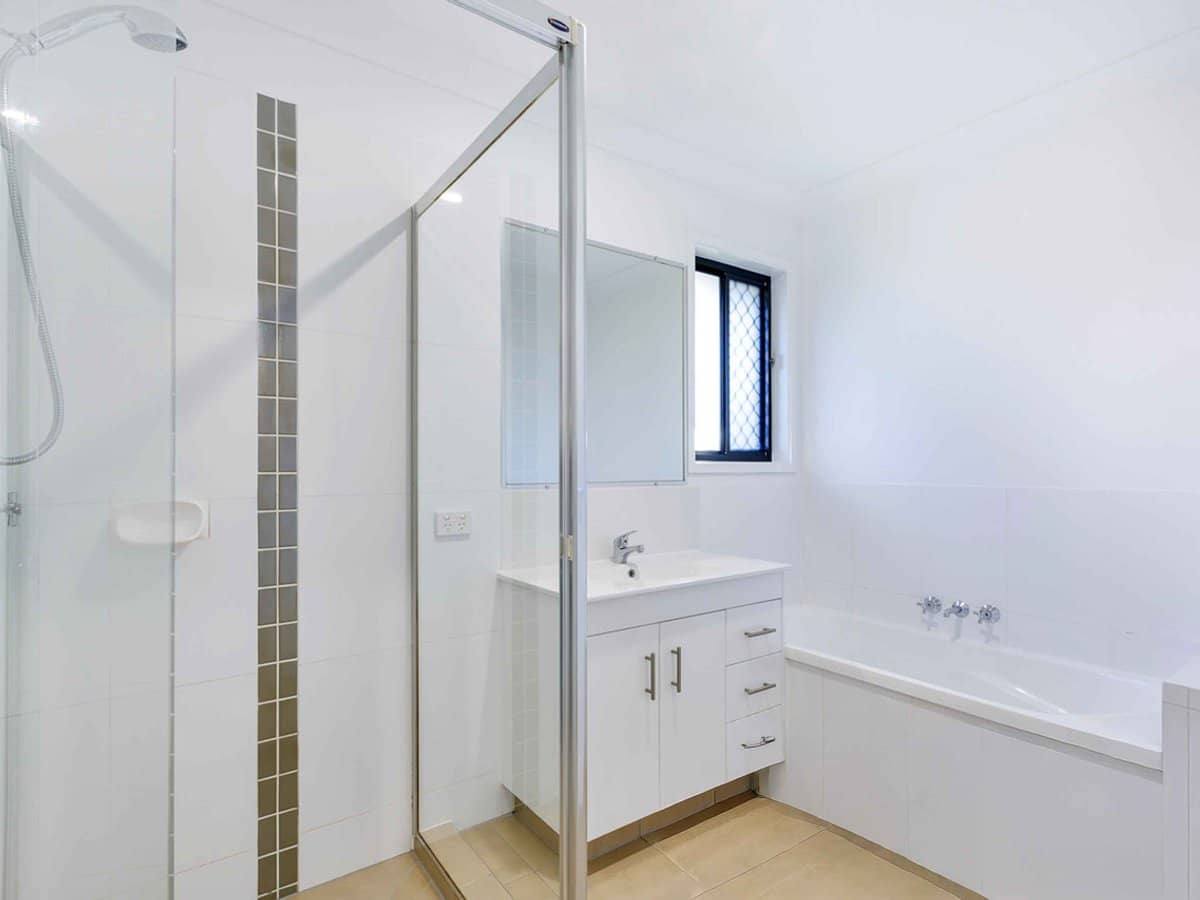 15 Hawkesbury Avenue, PACIFIC PINES - Thumbnail 13