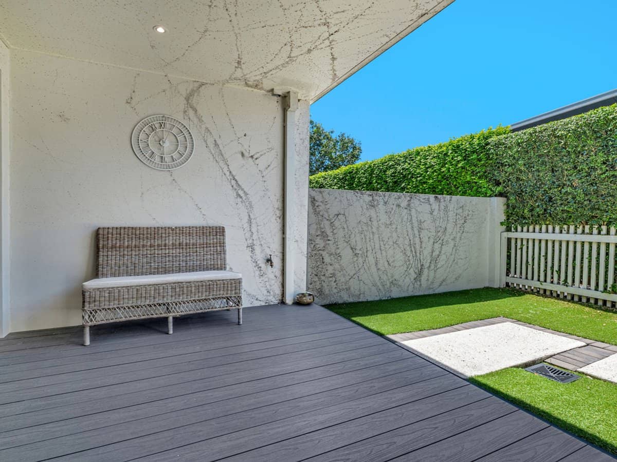 42 Theatre Drive, BENOWA - Thumbnail 3