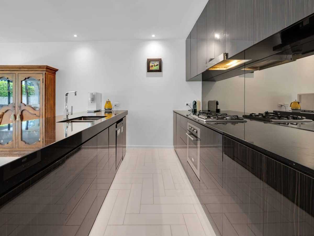 42 Theatre Drive, BENOWA - Thumbnail 4