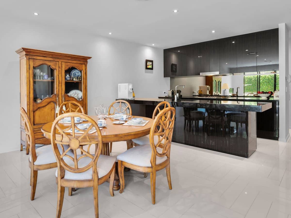 42 Theatre Drive, BENOWA - Thumbnail 5