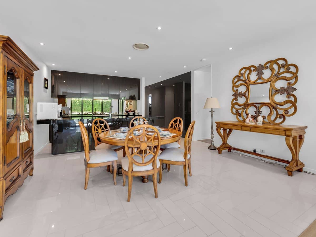 42 Theatre Drive, BENOWA - Thumbnail 6