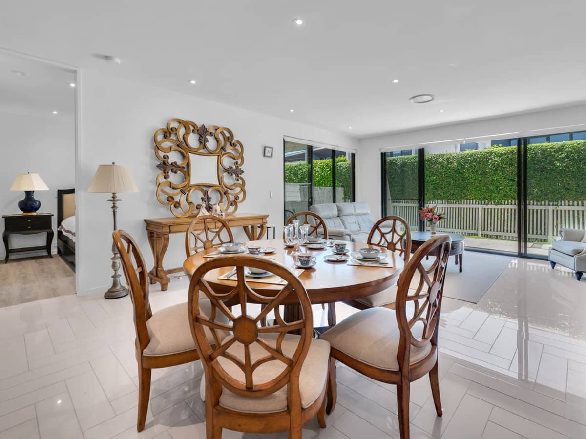 42 Theatre Drive, BENOWA - Thumbnail 7