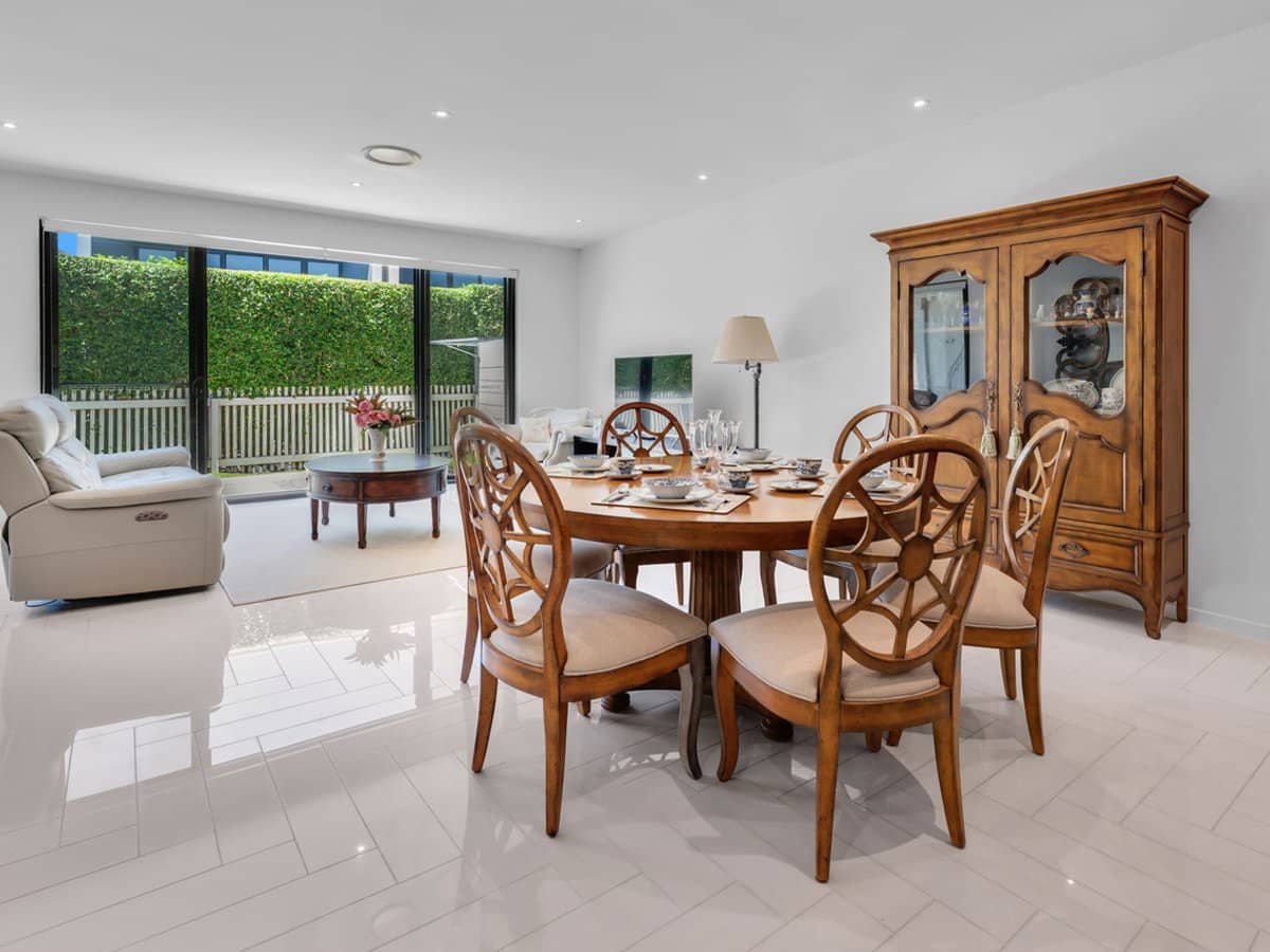 42 Theatre Drive, BENOWA - Thumbnail 8