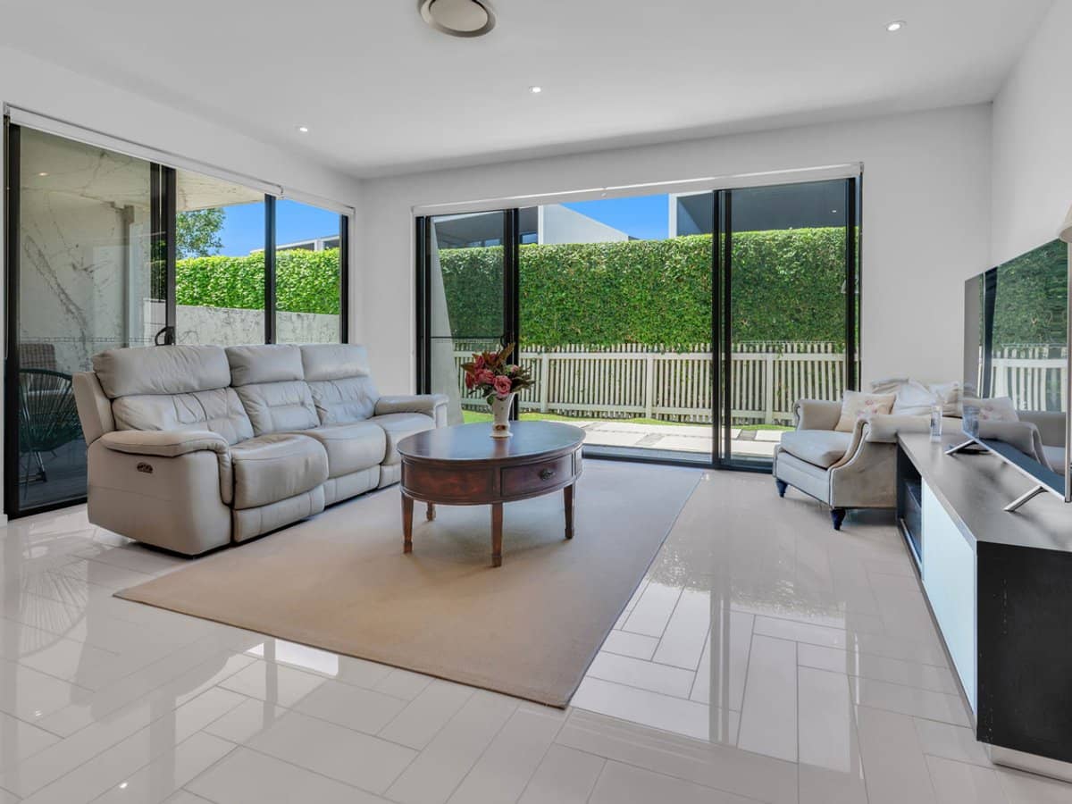 42 Theatre Drive, BENOWA - Thumbnail 9