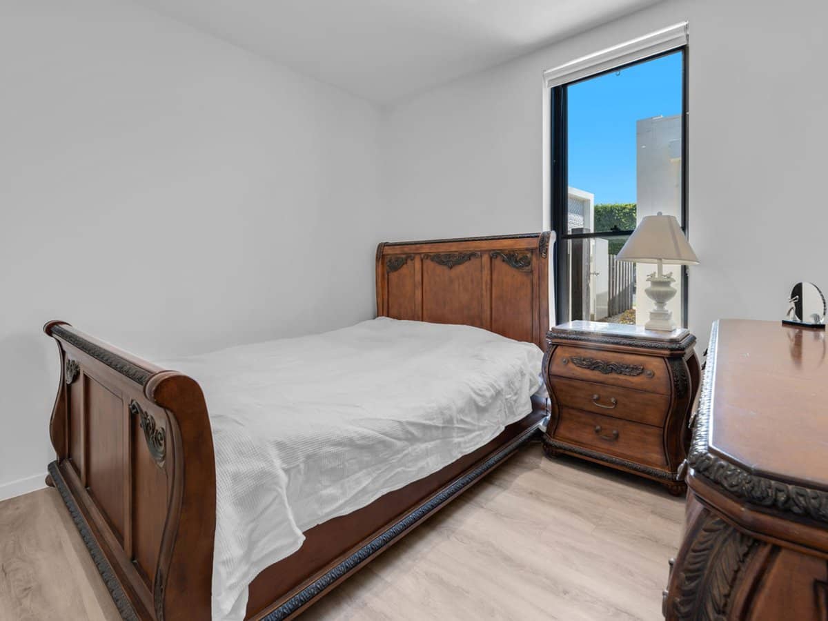 42 Theatre Drive, BENOWA - Thumbnail 13