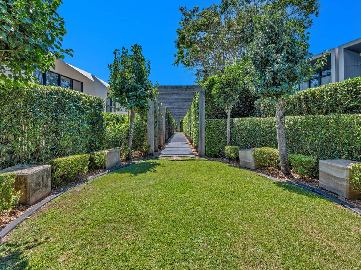 42 Theatre Drive, BENOWA - Thumbnail 16