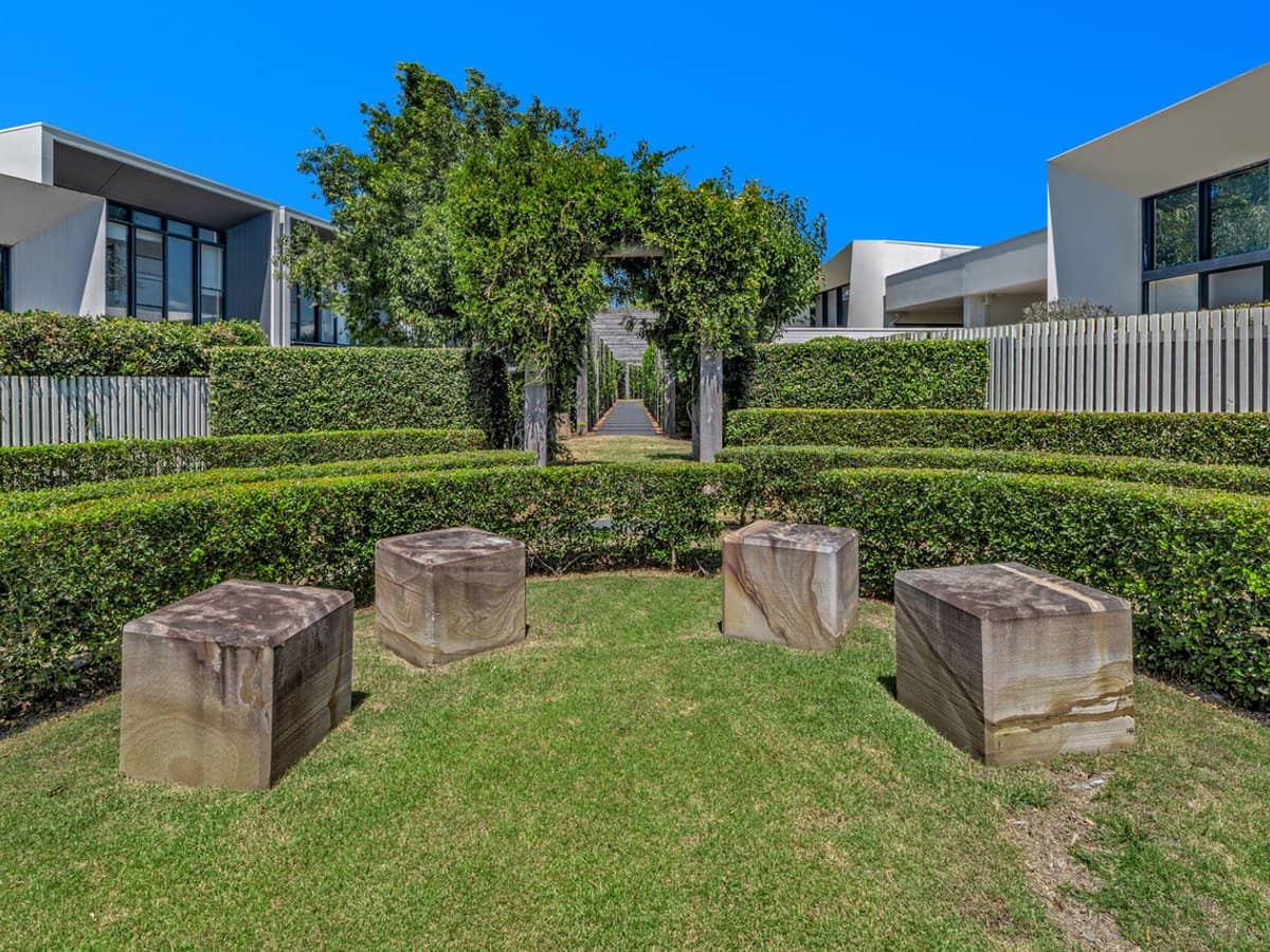 42 Theatre Drive, BENOWA - Thumbnail 17