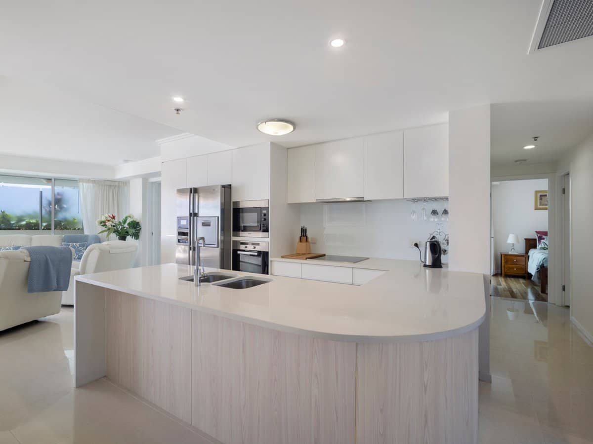 110 Marine Parade, COOLANGATTA - Thumbnail 6