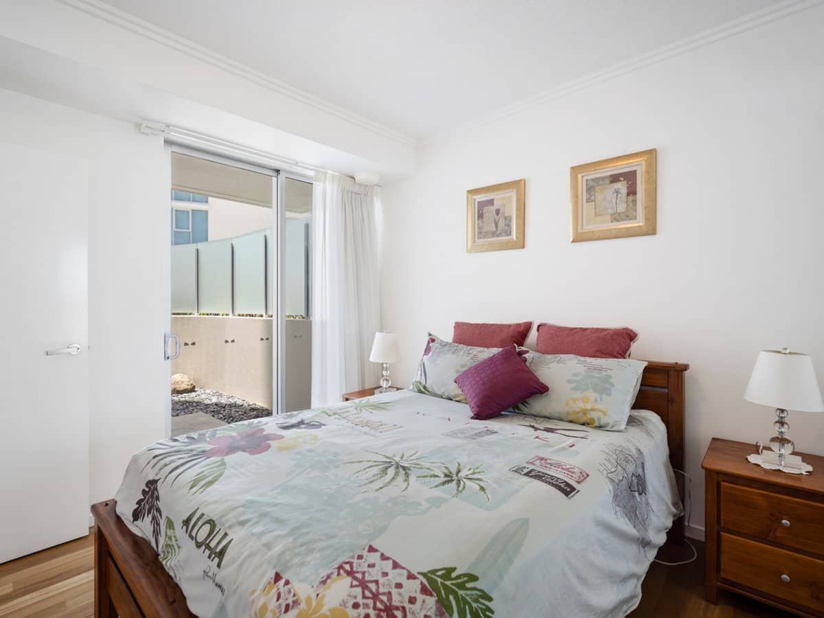 110 Marine Parade, COOLANGATTA - Thumbnail 10