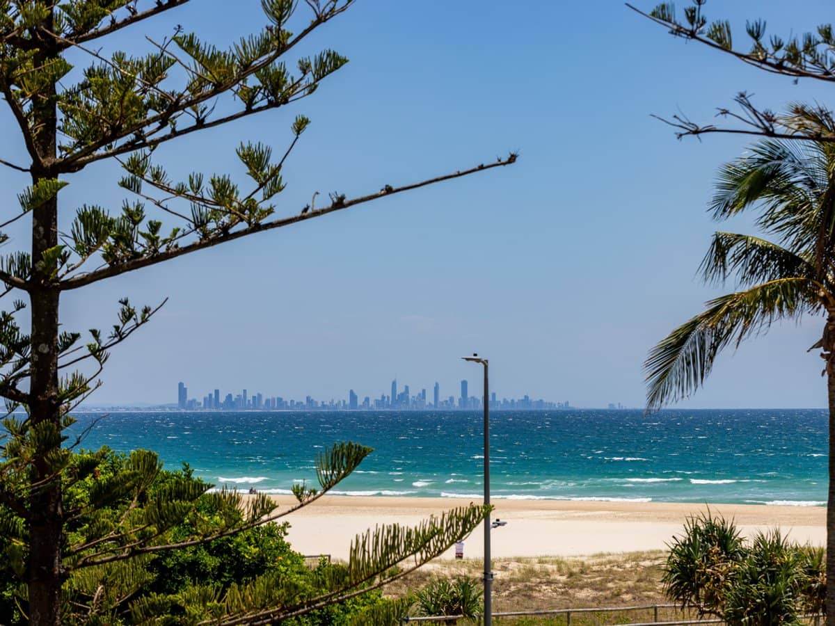 110 Marine Parade, COOLANGATTA - Thumbnail 12