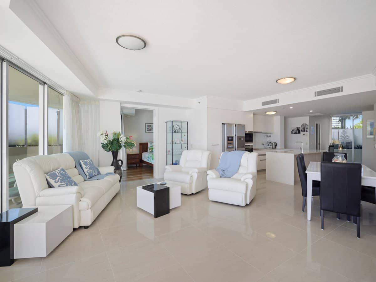 110 Marine Parade, COOLANGATTA - Thumbnail 13