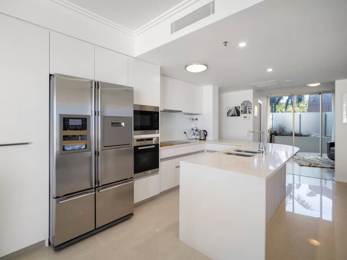 110 Marine Parade, COOLANGATTA - Thumbnail 14