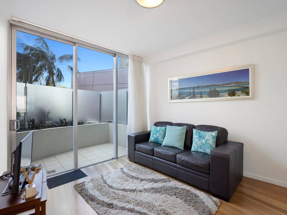 110 Marine Parade, COOLANGATTA - Thumbnail 16