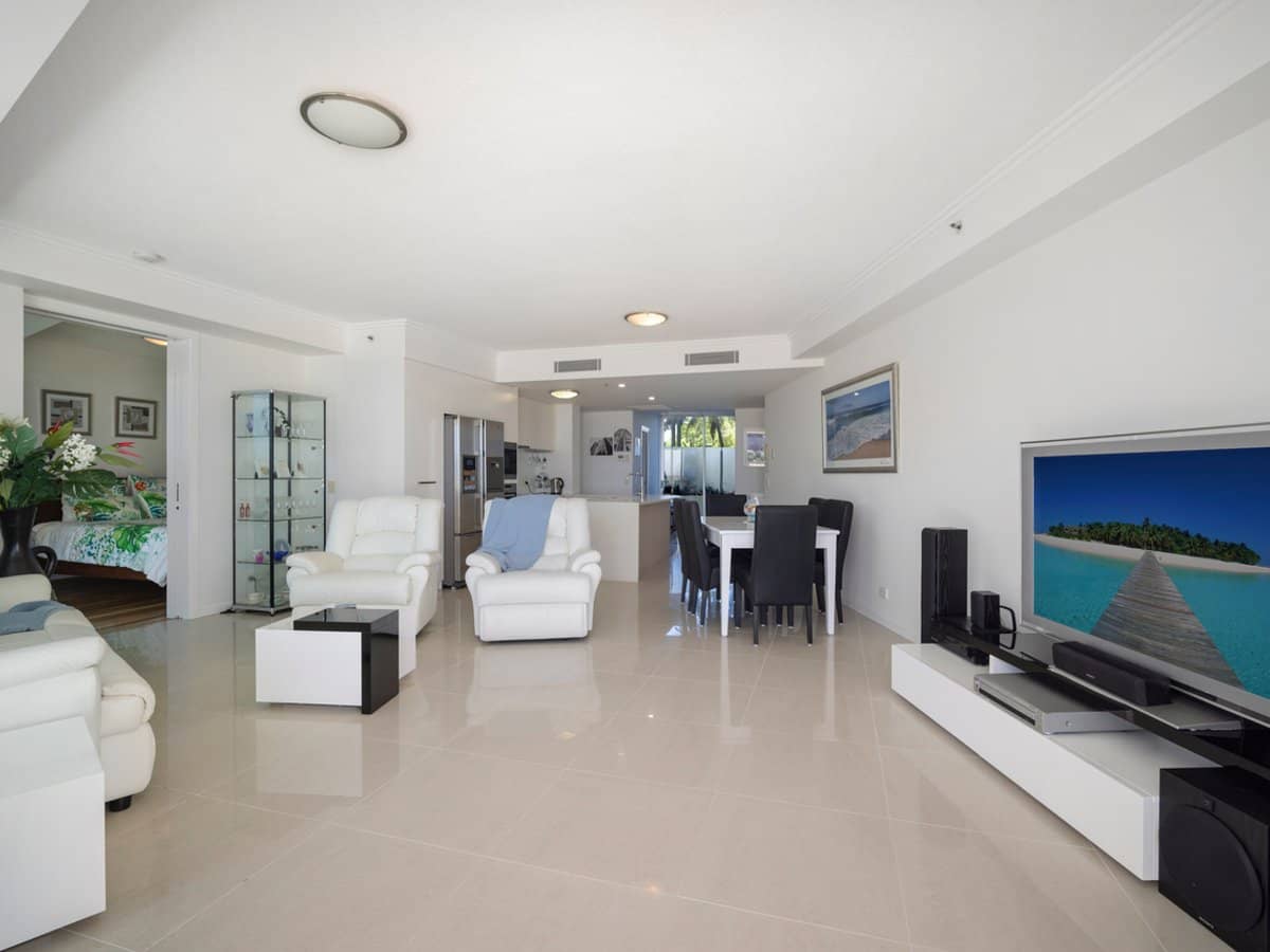 110 Marine Parade, COOLANGATTA - Thumbnail 20