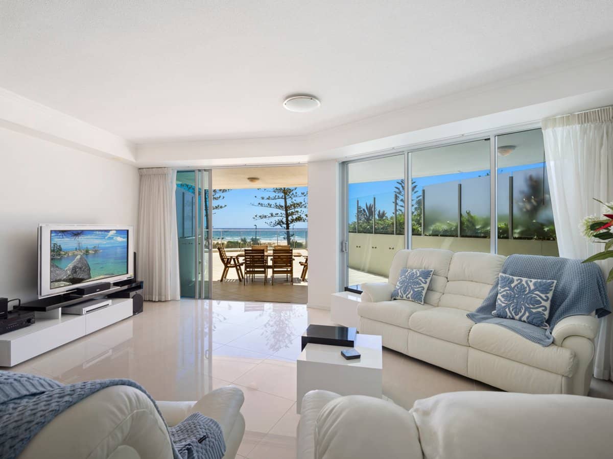 110 Marine Parade, COOLANGATTA - Thumbnail 4