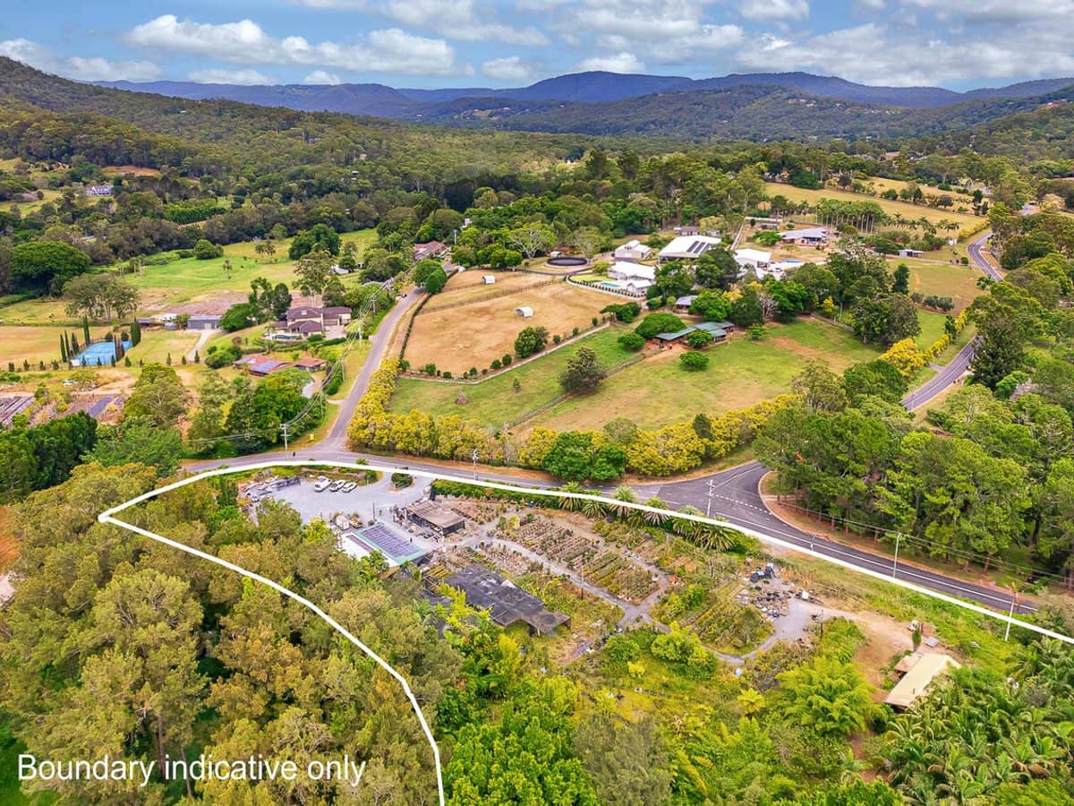 34 Berrigans Road, MUDGEERABA - Thumbnail 2