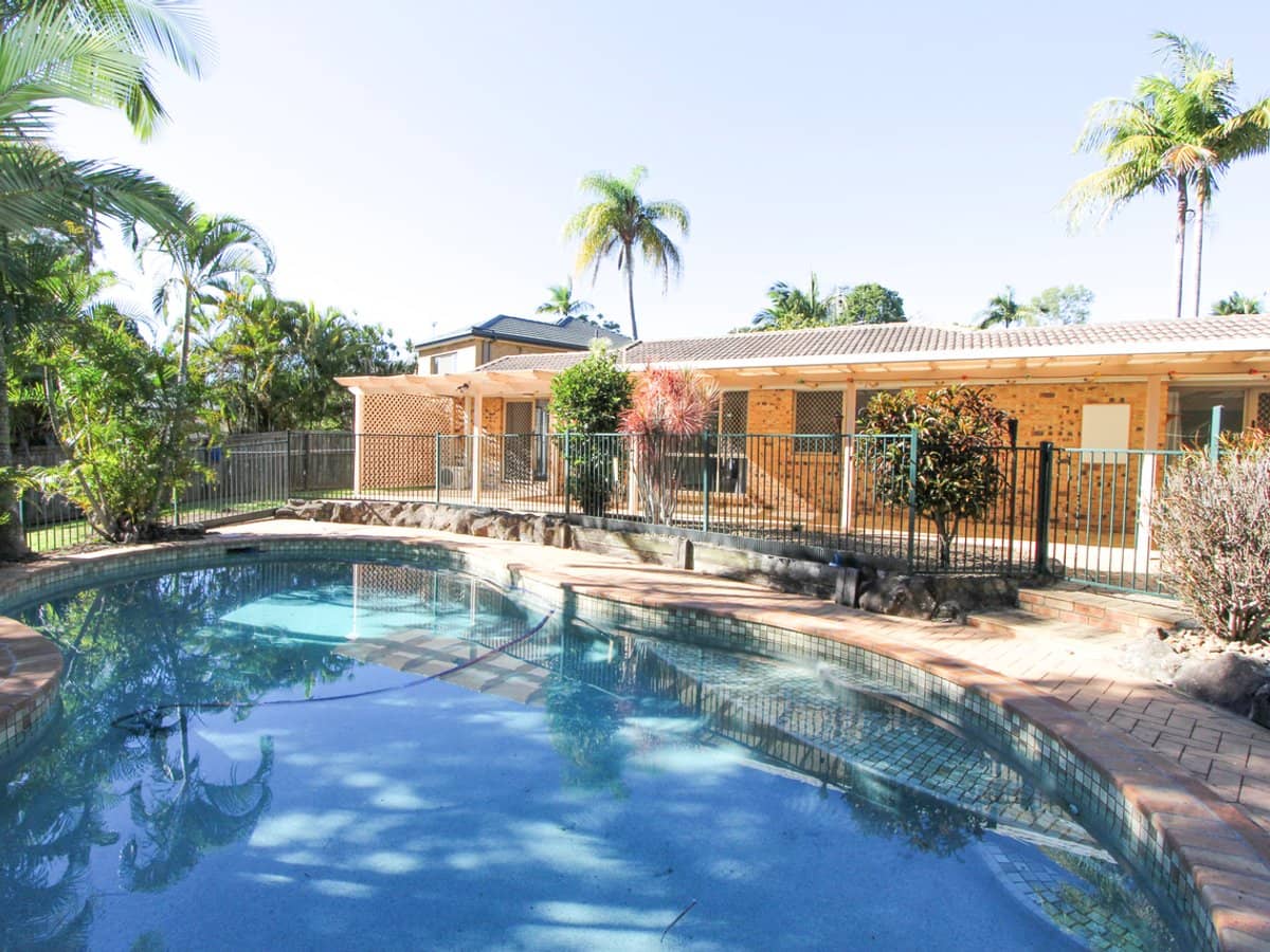 4 Manse Court, MOLENDINAR - Thumbnail 1