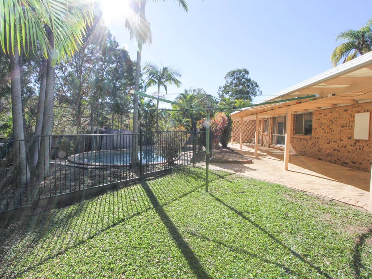 4 Manse Court, MOLENDINAR - Thumbnail 2