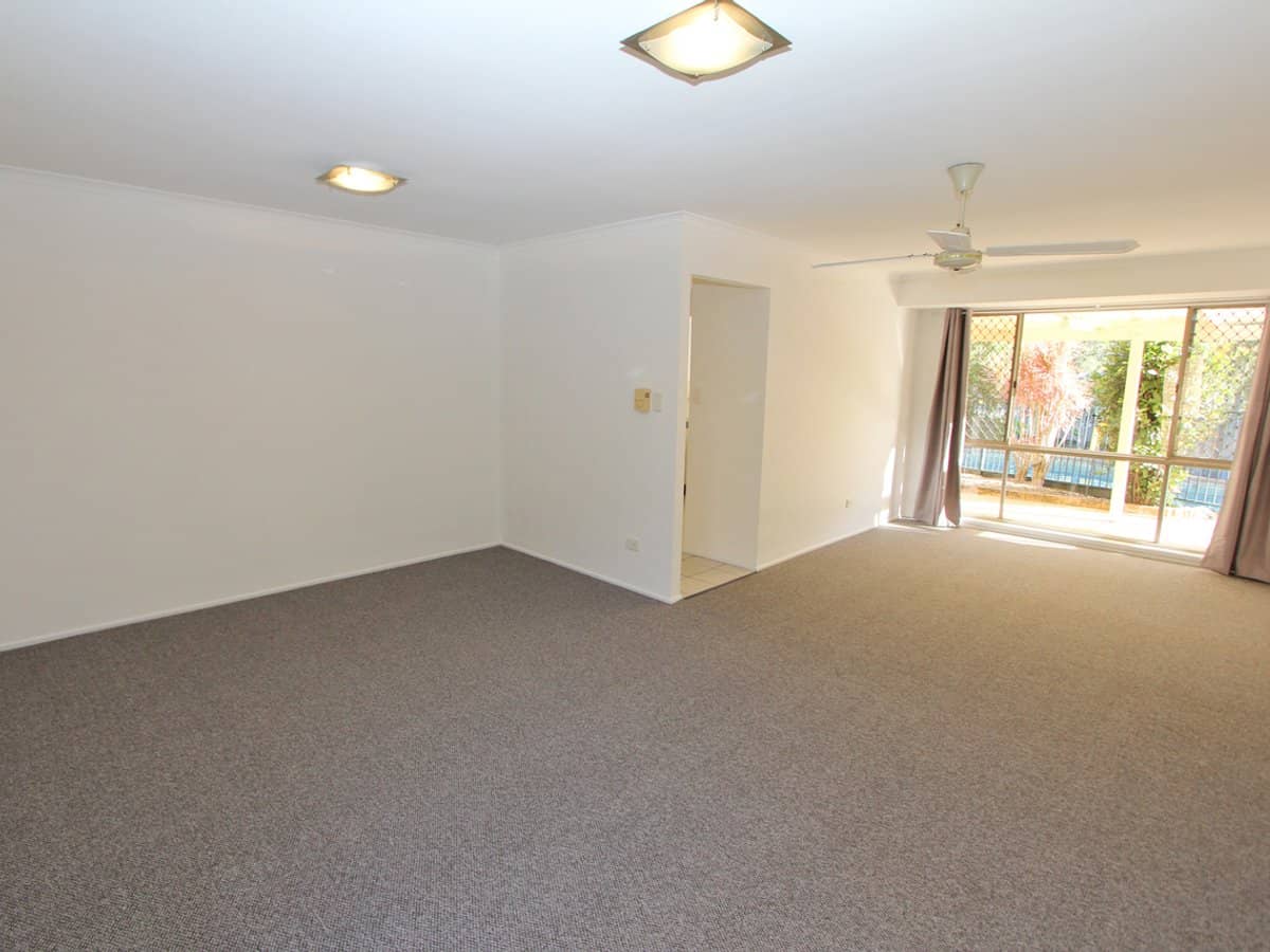 4 Manse Court, MOLENDINAR - Thumbnail 3