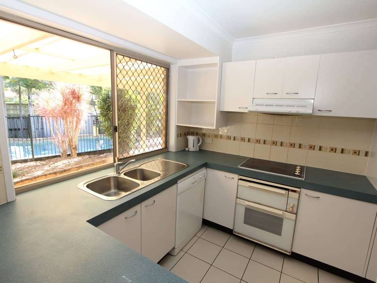 4 Manse Court, MOLENDINAR - Thumbnail 4