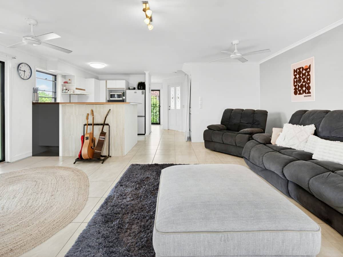 8 Tiffany Close, ROBINA - Thumbnail 6