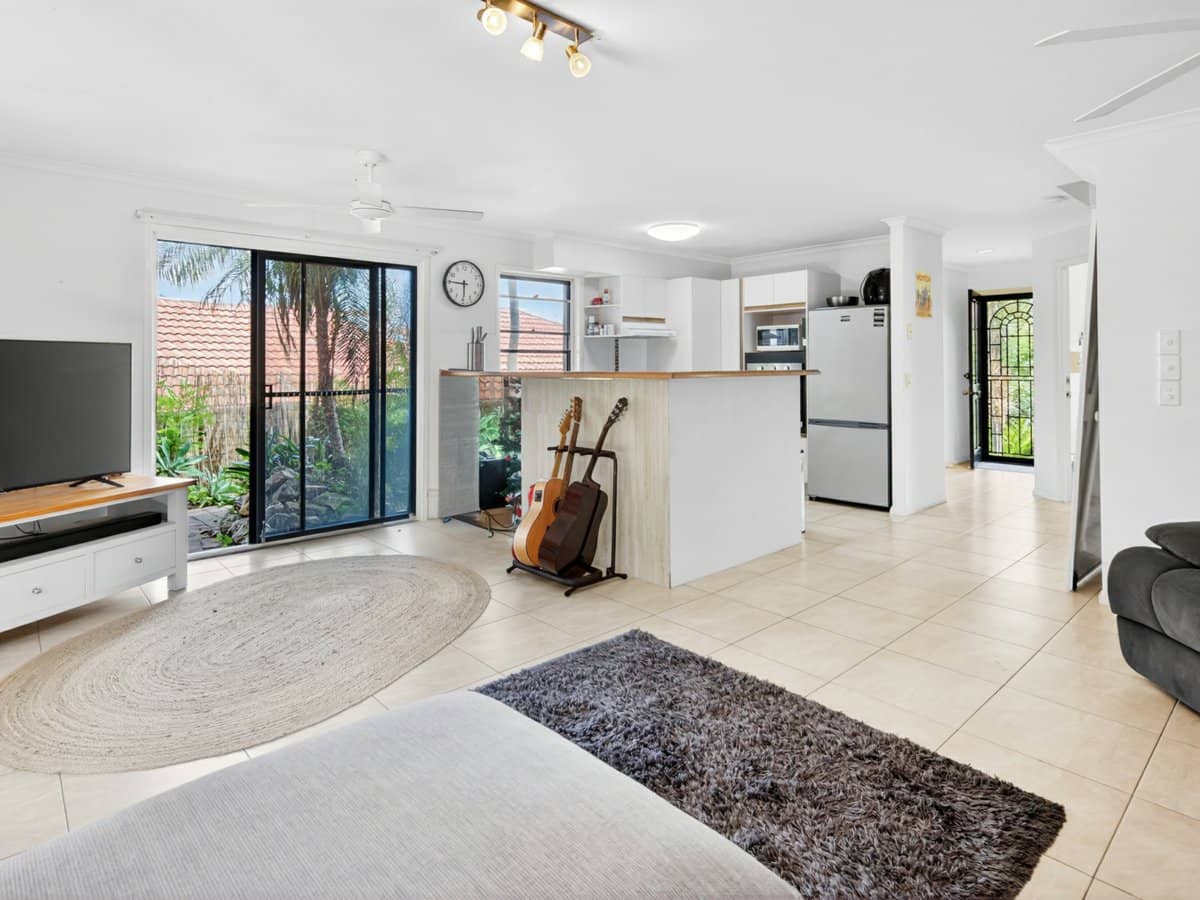 8 Tiffany Close, ROBINA - Thumbnail 8