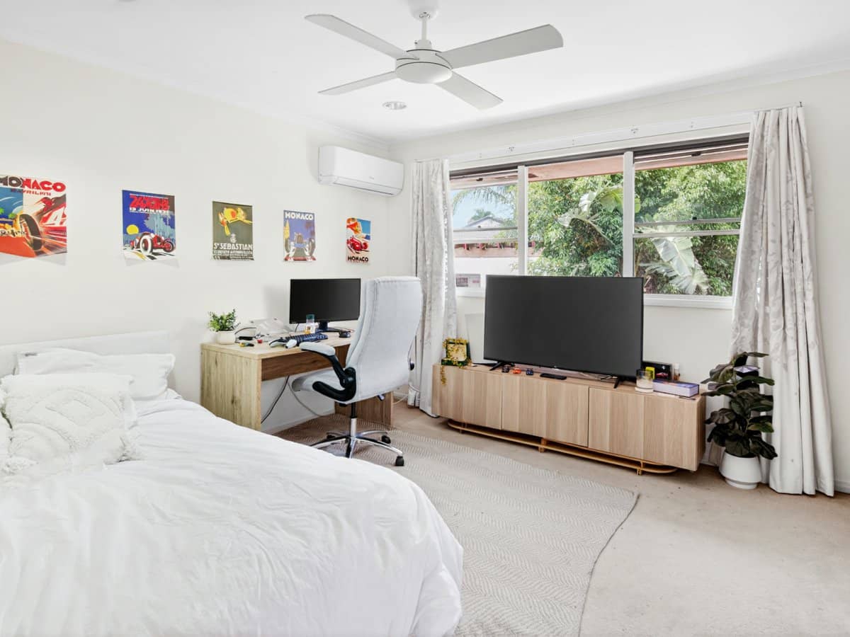 8 Tiffany Close, ROBINA - Thumbnail 12