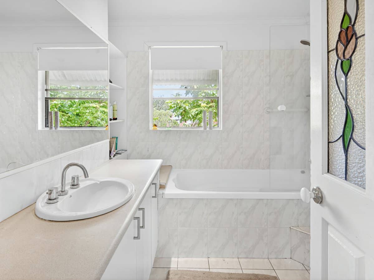 8 Tiffany Close, ROBINA - Thumbnail 13