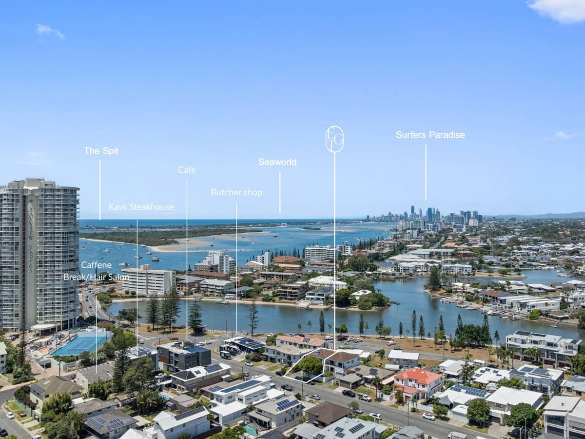 18 Ocean Street, RUNAWAY BAY - Thumbnail 2