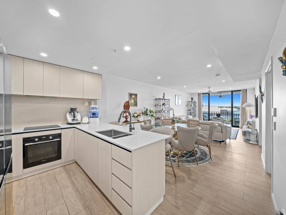 5335 Harbourview Drive, Hope Island - Thumbnail 1