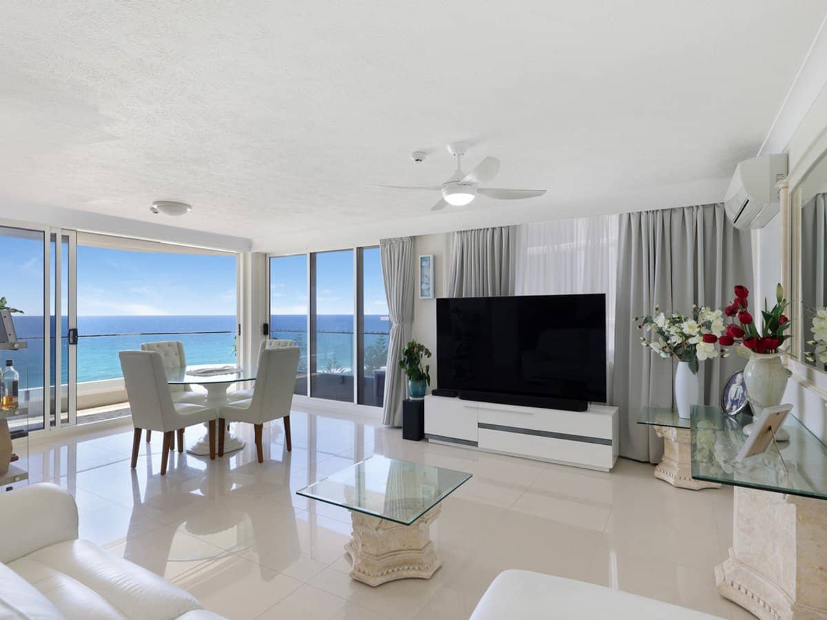114 The Esplanade, BURLEIGH HEADS - Thumbnail 4