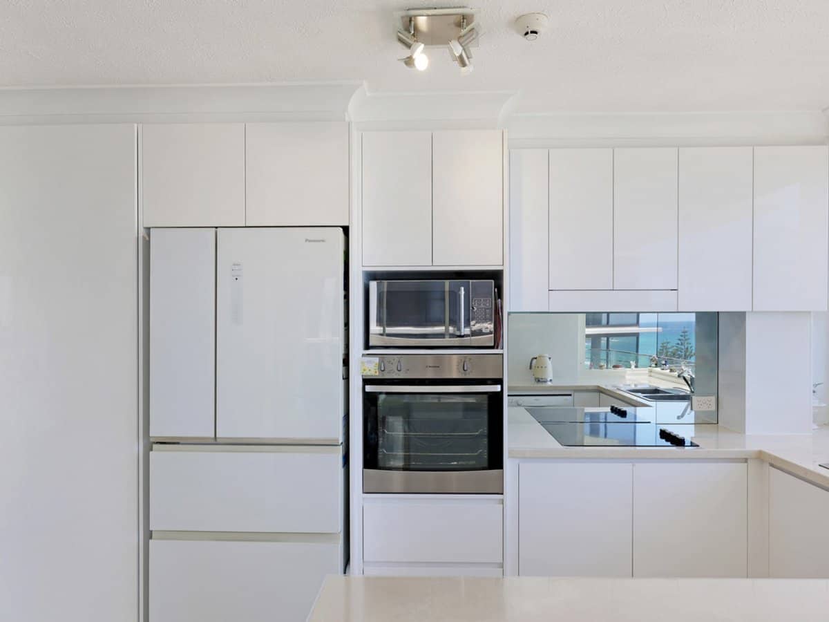 114 The Esplanade, BURLEIGH HEADS - Thumbnail 6