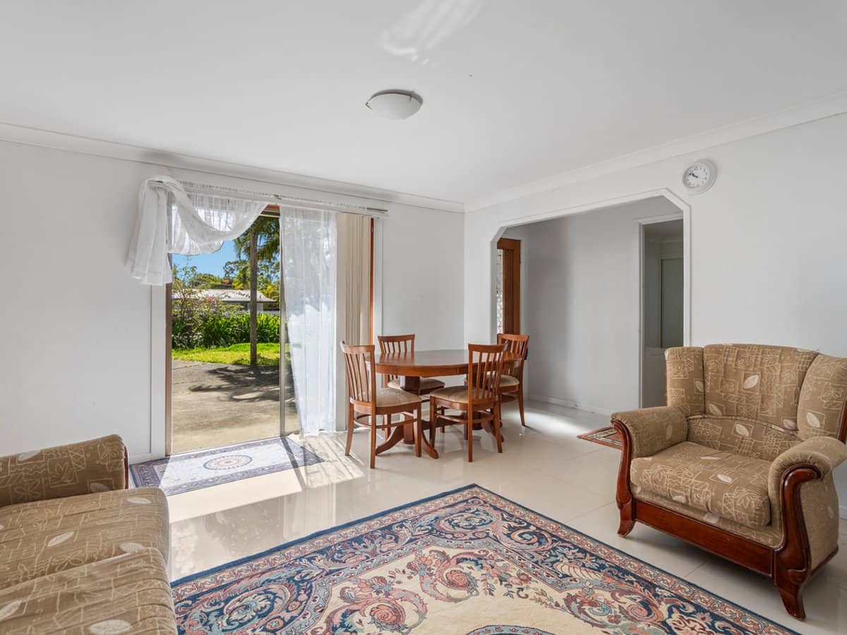 284-286 Logan Street, EAGLEBY - Thumbnail 4