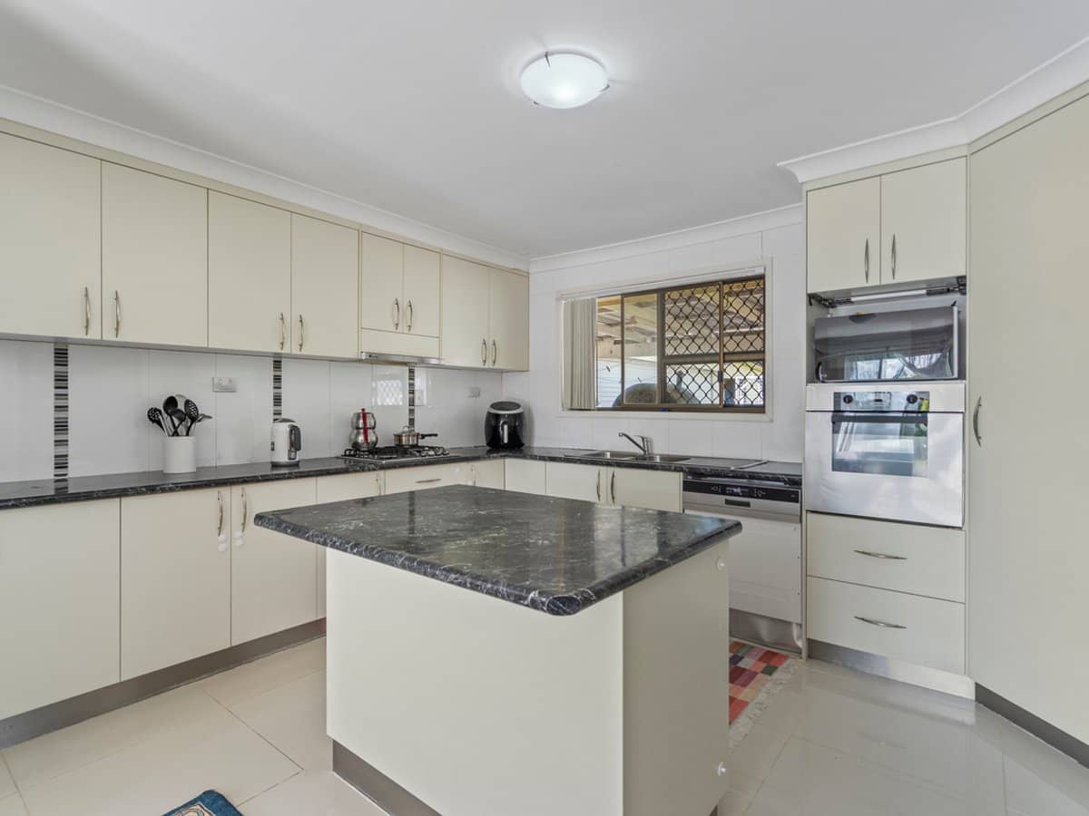 284-286 Logan Street, EAGLEBY - Thumbnail 6