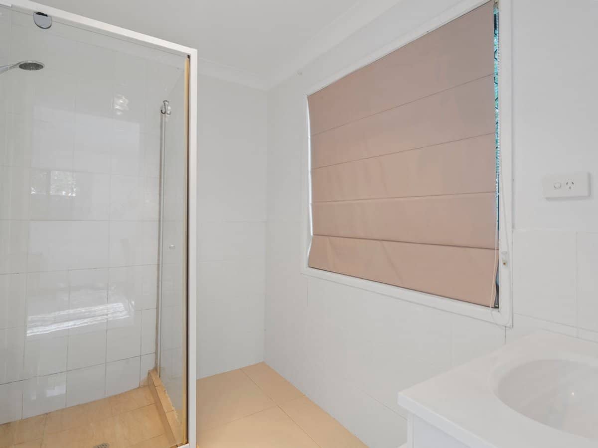 284-286 Logan Street, EAGLEBY - Thumbnail 11