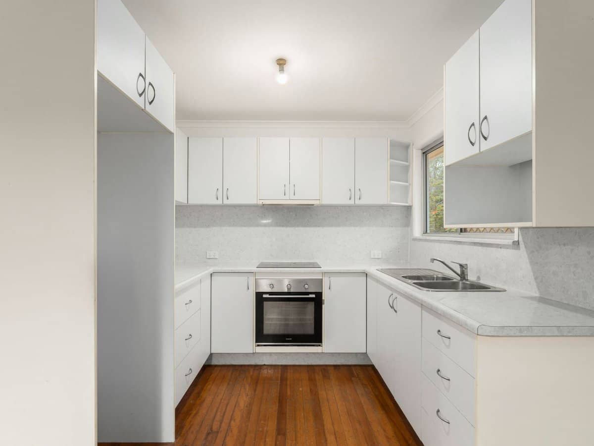 24 Adelaide Circuit, BEENLEIGH - Thumbnail 2